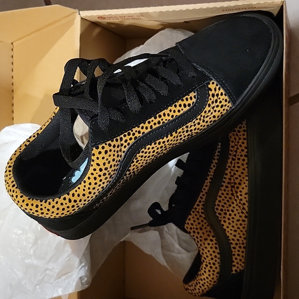 Vans - Picture 2 of 2